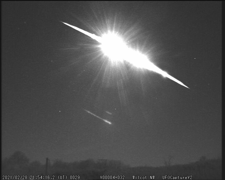 The Winchcombe fireball, as seen from Wilcot in Wiltshire using a UFOCapture camera system. An internal reflection is visible in the image. Credit - Richard Fleet, UK Meteor Observation Network