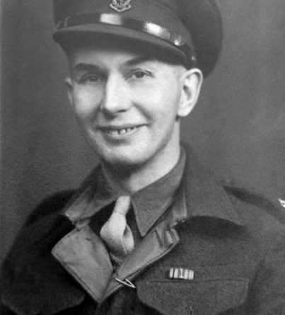 A smiling Reggie in his Royal Army Medical Corps uniform in 1940. (BAA Archives/Harold Ridley papers)