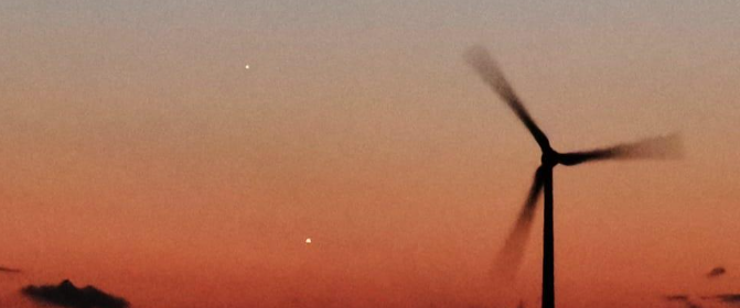 Smartphone capture of Mercury (top) and Venus (bottom) in the Boxing Day evening sky by Pete Lawrence